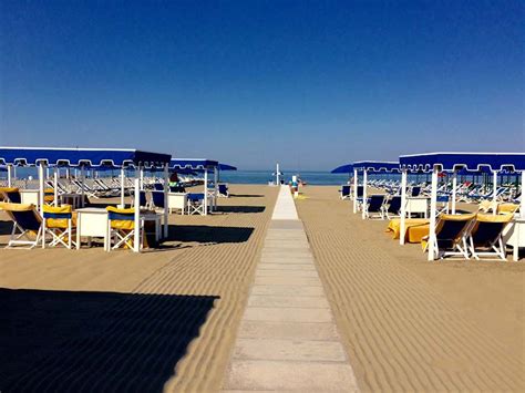 stabilimento balneare louis vuitton forte dei marmi|Forte dei Marmi, lo stabilimento è tutto griffato Vuitton.